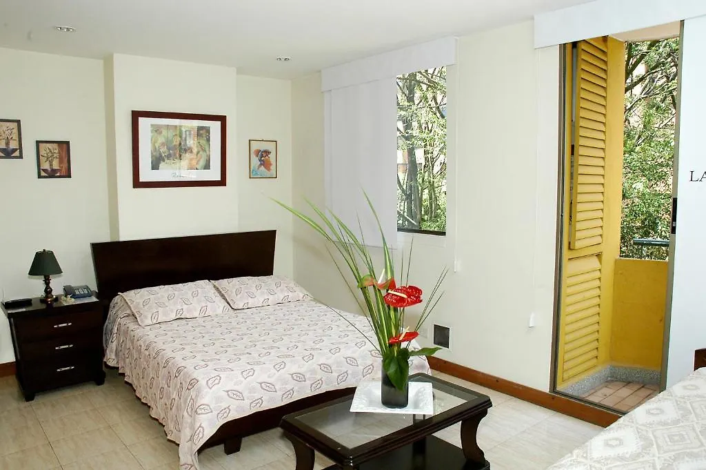 Aparta Hotel La Provincia contacts